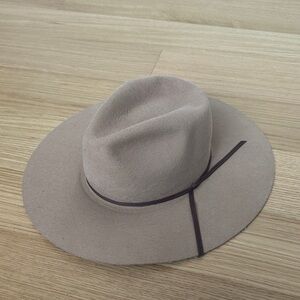 Fincher’s White Front Hat